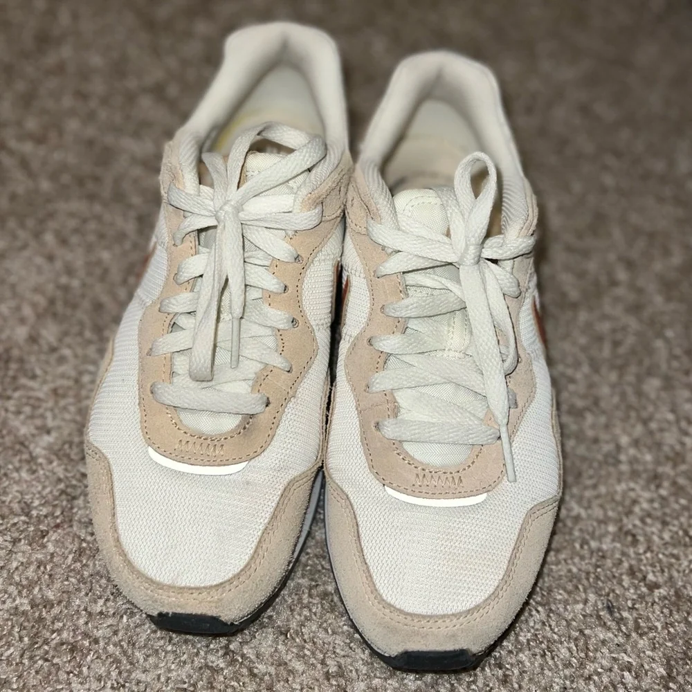 nike sneakers - Picture 2 of 6